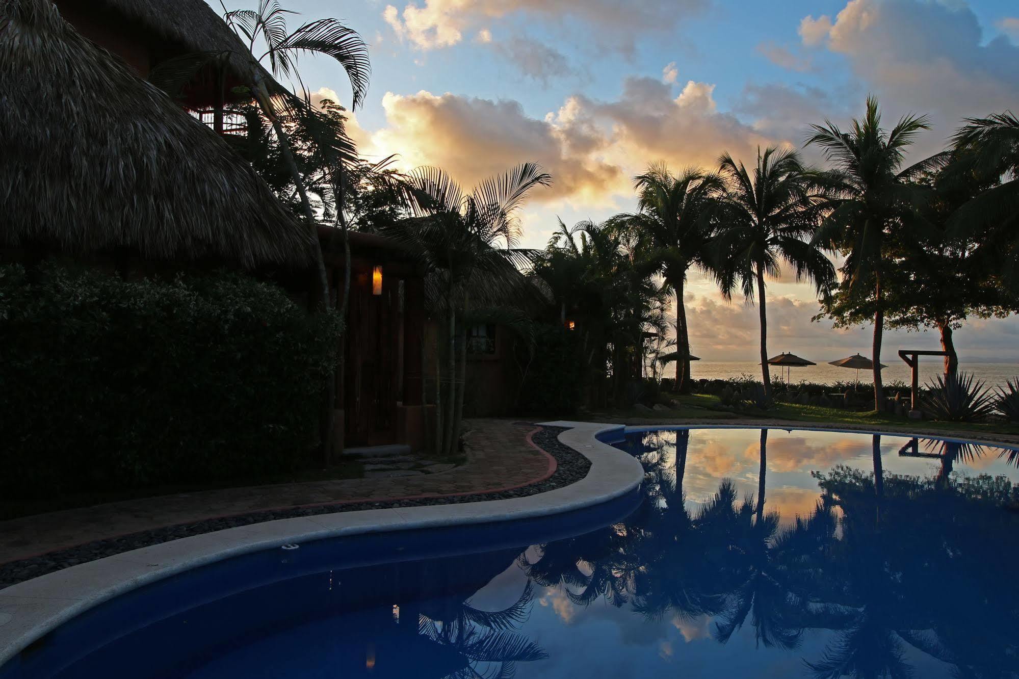 The Inn Manzanillo Bay Тронконес Экстерьер фото